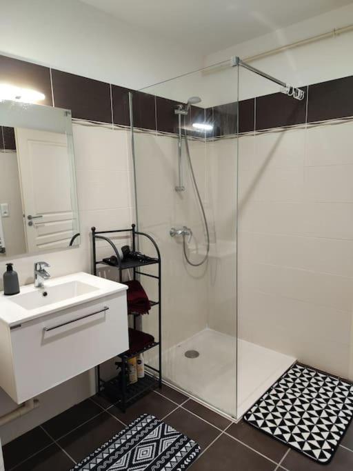 Peaceful Cocoon Apartment ชาตู ภายนอก รูปภาพ